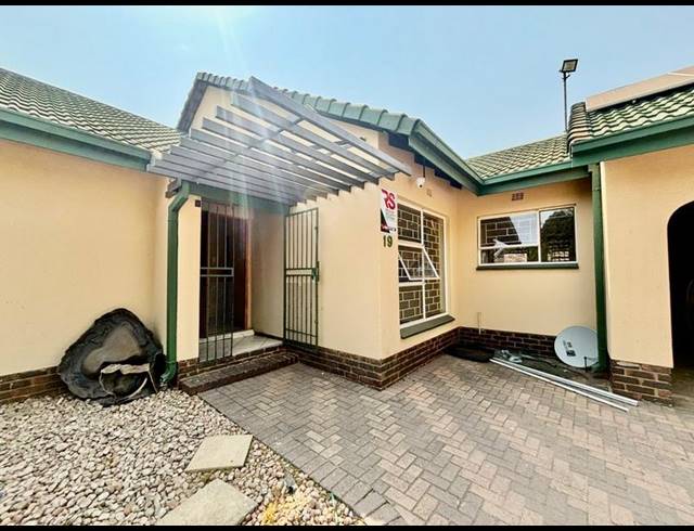 3 BEDROOM HOUSE FOR SALE IN VANDERBIJLPARK SE 3